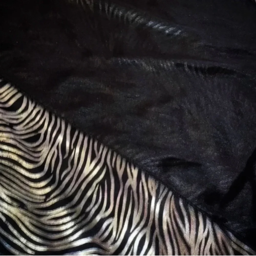 ZEBRA PRINT SILK STYLE FASHION SCARF Elegant & Versatile Black w/Silver Stripes